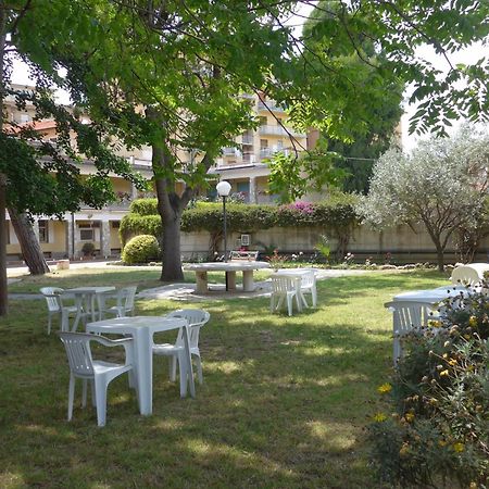 Casa Vacanze Valdese Vallecrosia Esterno foto