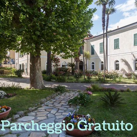 Casa Vacanze Valdese Vallecrosia Esterno foto