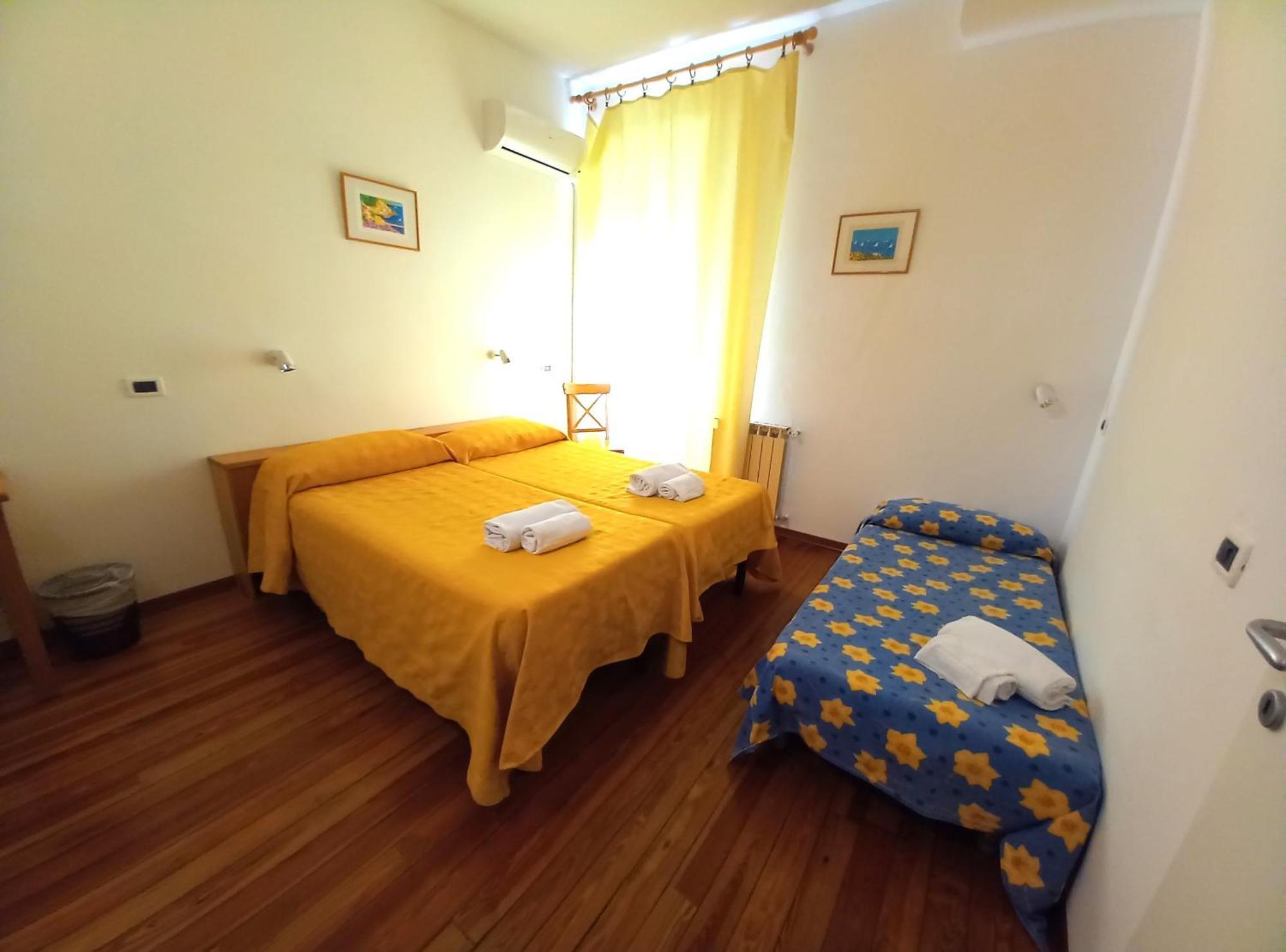 Casa Vacanze Valdese Vallecrosia Camera foto