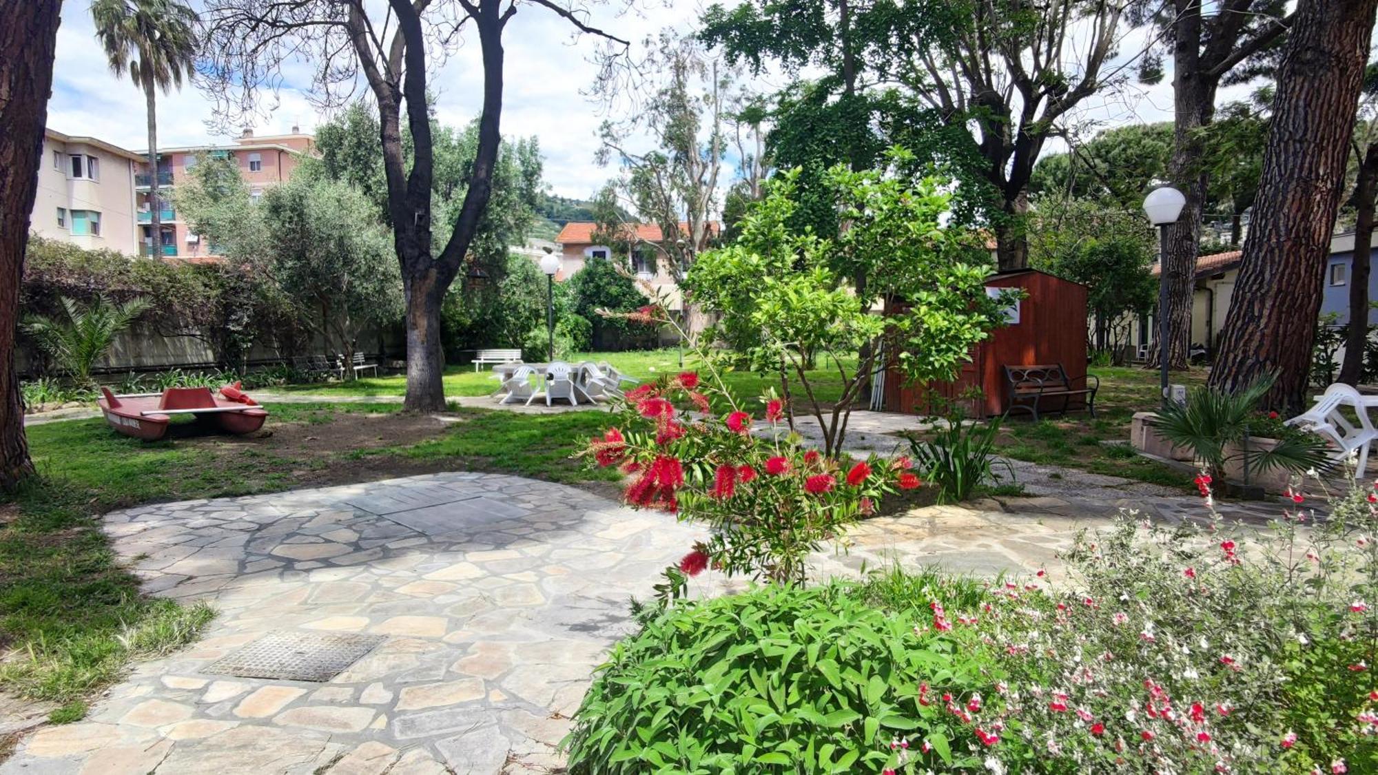 Casa Vacanze Valdese Vallecrosia Esterno foto