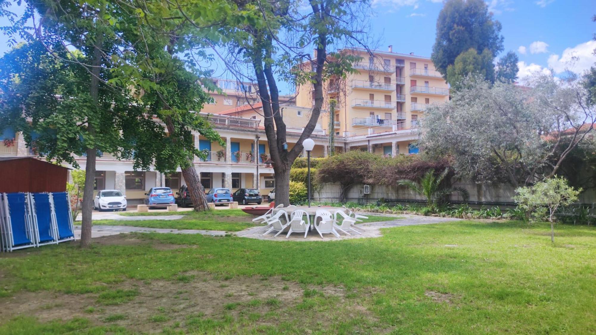 Casa Vacanze Valdese Vallecrosia Esterno foto