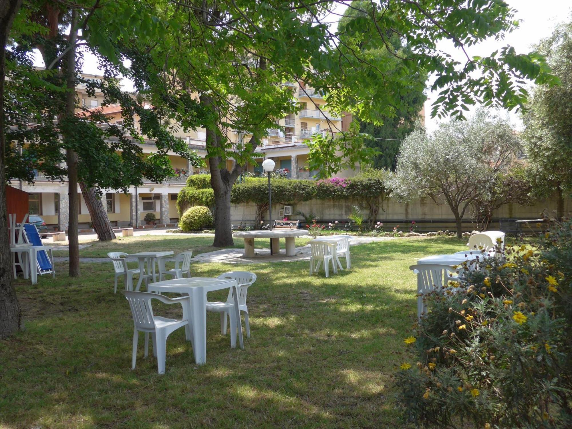Casa Vacanze Valdese Vallecrosia Esterno foto