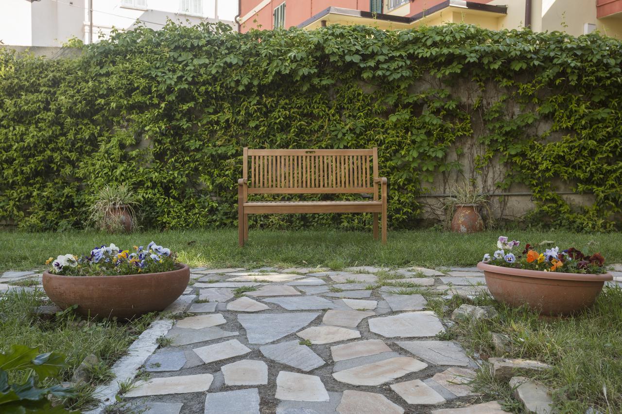 Casa Vacanze Valdese Vallecrosia Esterno foto